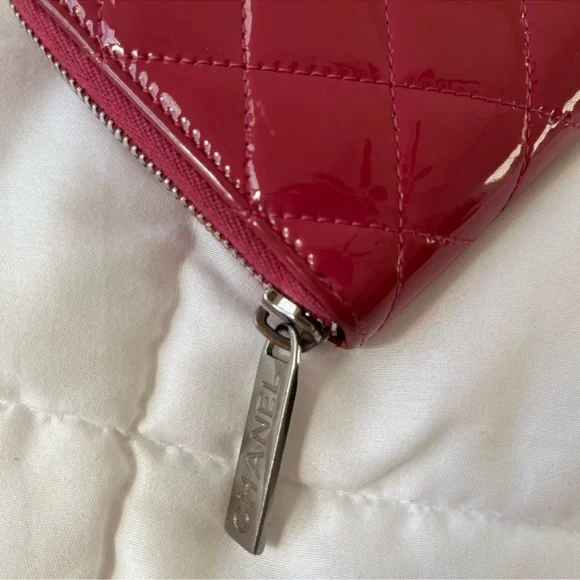 Authentic Chanel zippy wallet - Picture 5 of 13